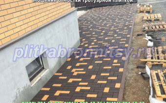 Мощение отмостки тротуарной плиткой - пример нашей работы в Бронницах.